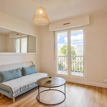 Deux Pièces Rénové Avec Balcon Et Parking à - Fr-1-788-75 * Cabourg