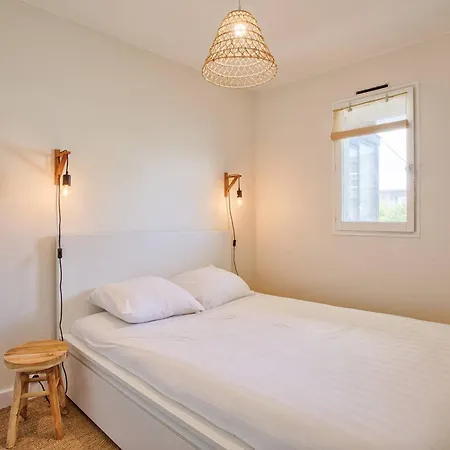 Apartment Deux Pieces Renove Avec Balcon Et Parking A - Fr-1-788-75 *