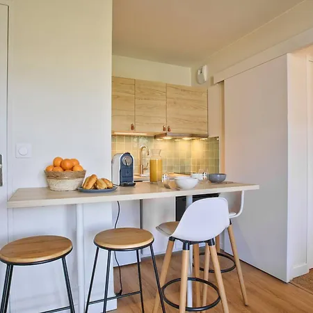 Deux Pièces Rénové Avec Balcon Et Parking à - Fr-1-788-75 Apartamento *