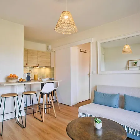 Apartment Deux Pieces Renove Avec Balcon Et Parking A - Fr-1-788-75