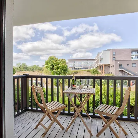 Deux Pièces Rénové Avec Balcon Et Parking à - Fr-1-788-75 *